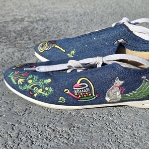 Embroidered Blue Denim Sz 8.5  Sneakers  Flower Garden Pet Bird Fence